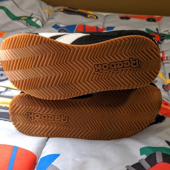 Classic Reeboks - Picture 5 of 5